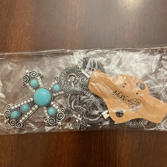 Big cross statement necklace - Picture 8 of 8